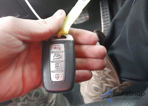 2016 Hyundai Veloster Turbo z USA, uszkodzony, nr VIN KMHTC6AE2GU282397